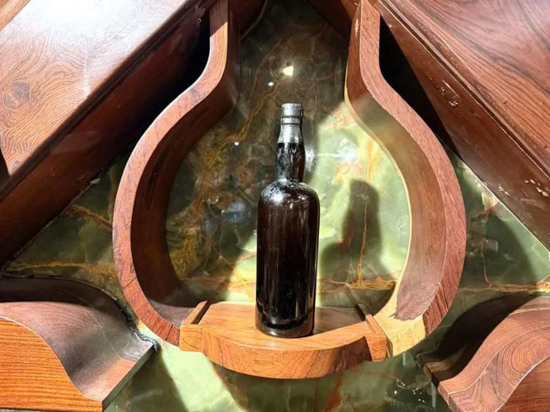 Chai whisky lâu đời nhất thế giới